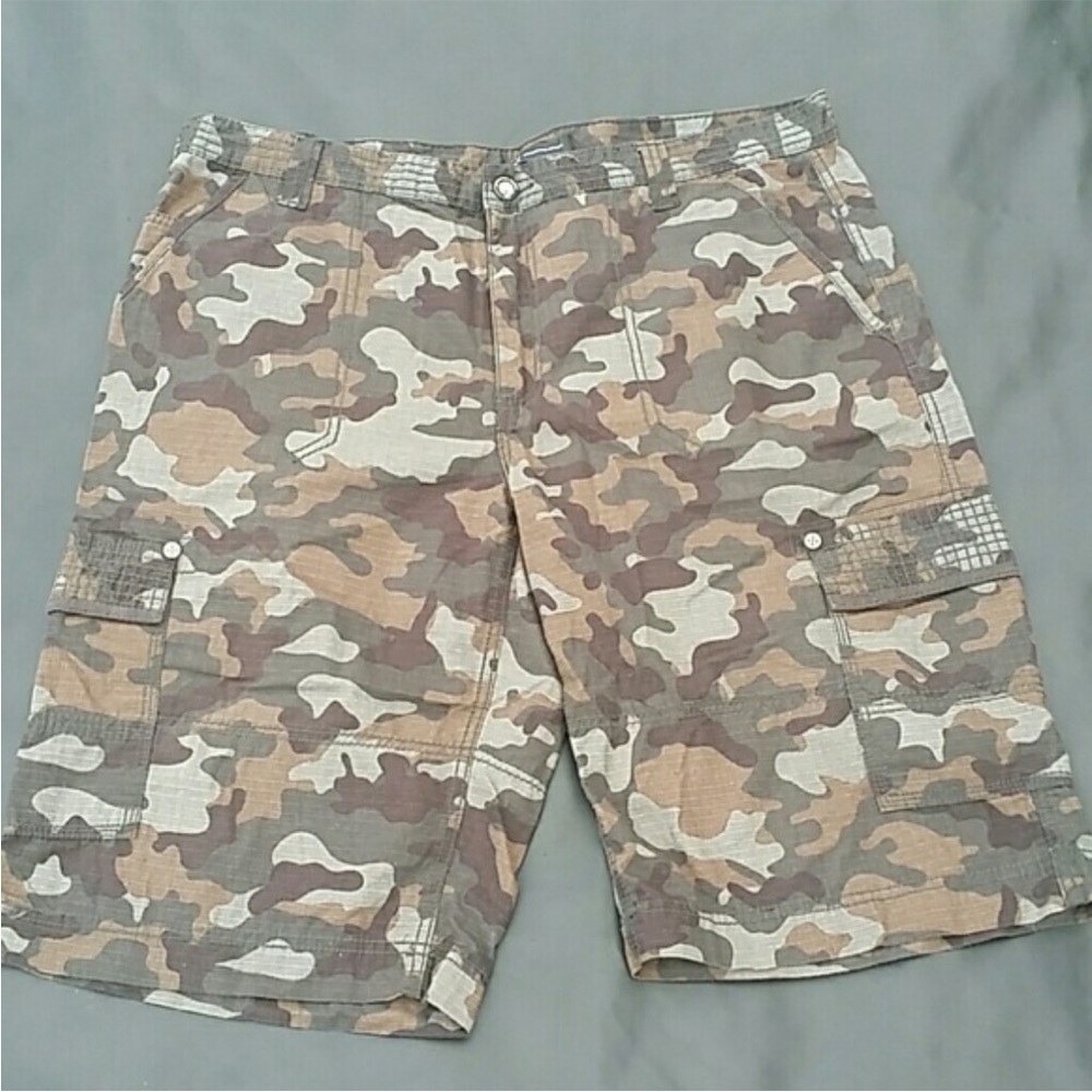INC International Concepts Men's Brown Camouflage Cargo Shorts